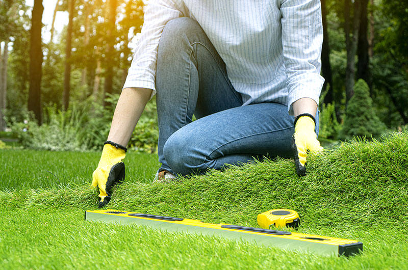 Laying artificial grass can be tricky. But not with Plane & Simple. 